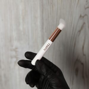 brush-for-cleaning-eyelashes-lovely